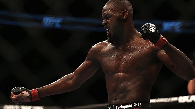 Jon Jones contra Vitor Belfort no UFC 152, em Toronto