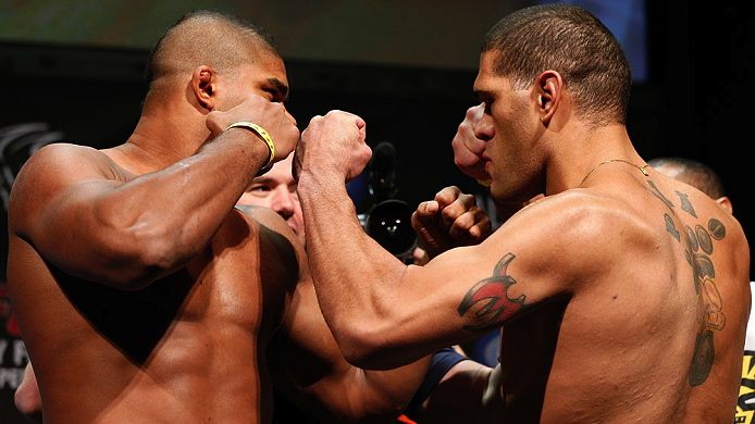 Alistair Overeem e Pezão na pesagem do UFC 156, em Las Vegas