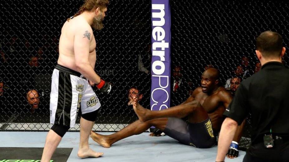 UFC 159: Roy Nelson nocauteia Cheick Kongo