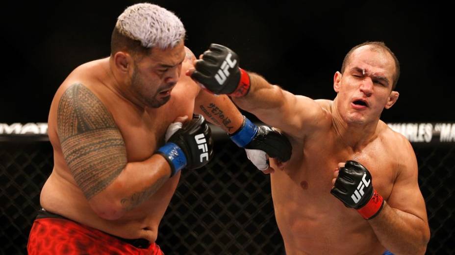 UFC 160: Júnior Cigano nocauteia Mark Hunt