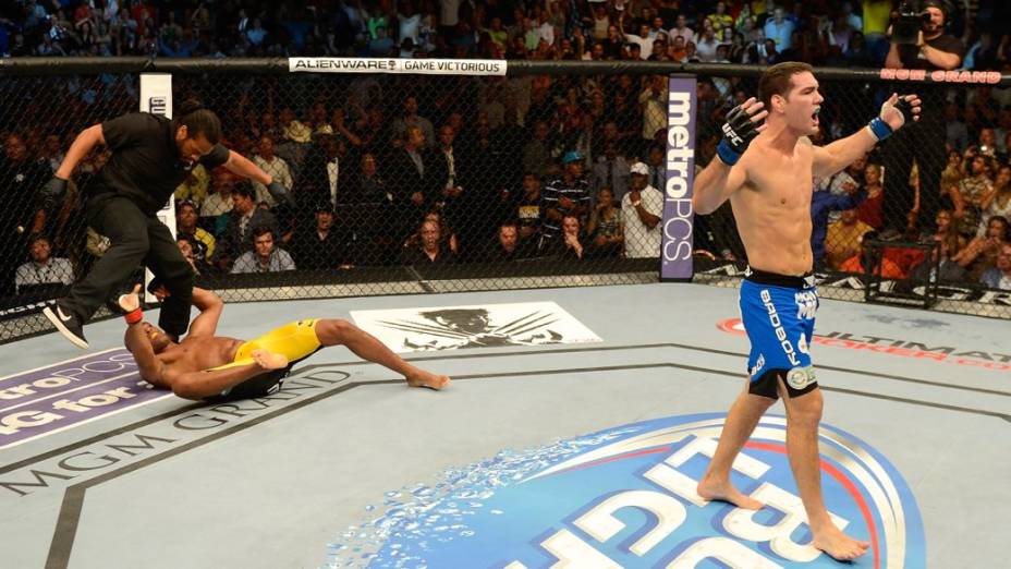 Anderson Silva é nocauteado por Chris Weidman no UFC 162, em Las Vegas