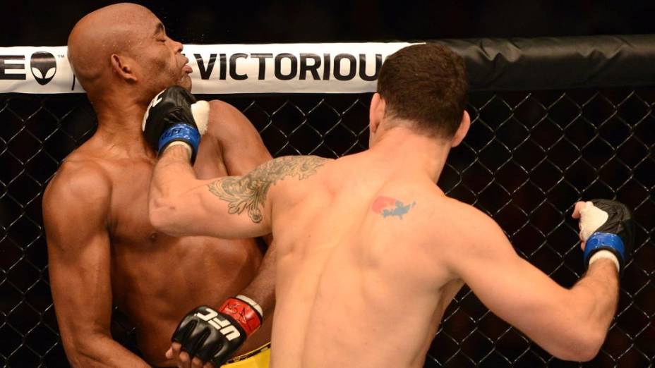 Anderson Silva é nocauteado por Chris Weidman no UFC 162, em Las Vegas