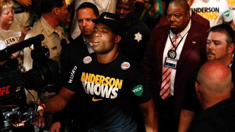 Anderson Silva é nocauteado por Chris Weidman no UFC 162, em Las Vegas