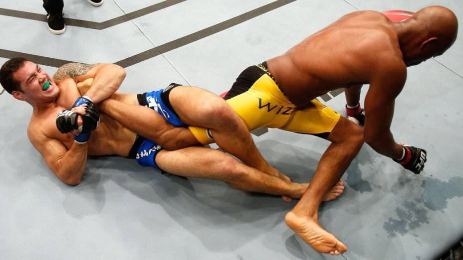 Anderson Silva é nocauteado por Chris Weidman no UFC 162, em Las Vegas