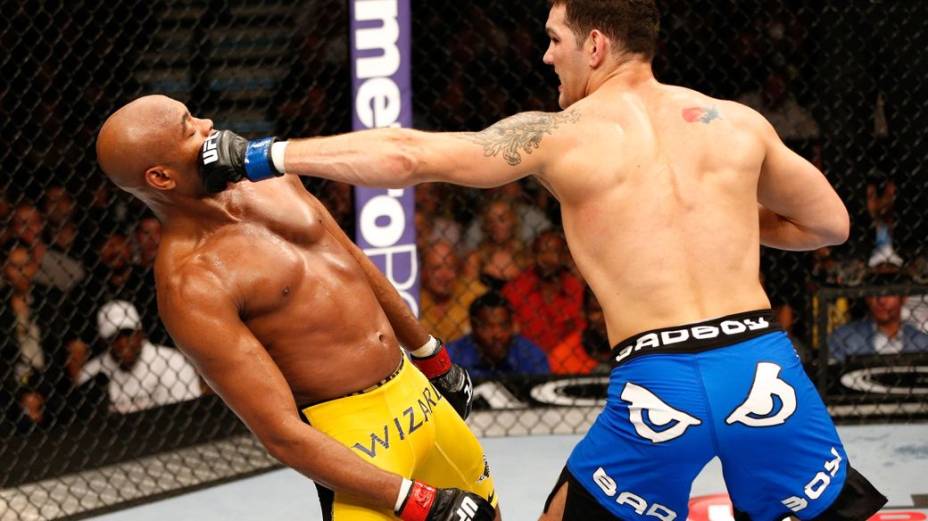 Anderson Silva é nocauteado por Chris Weidman no UFC 162, em Las Vegas