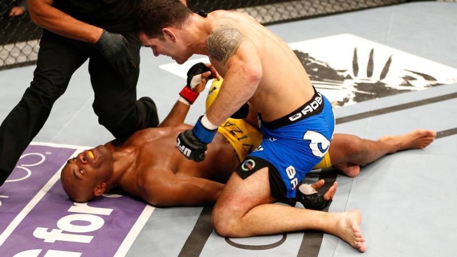 Anderson Silva é nocauteado por Chris Weidman no UFC 162, em Las Vegas