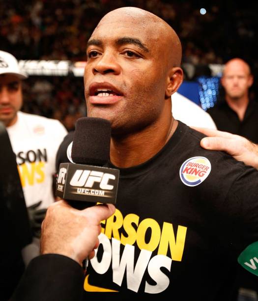 Anderson Silva é nocauteado por Chris Weidman no UFC 162, em Las Vegas