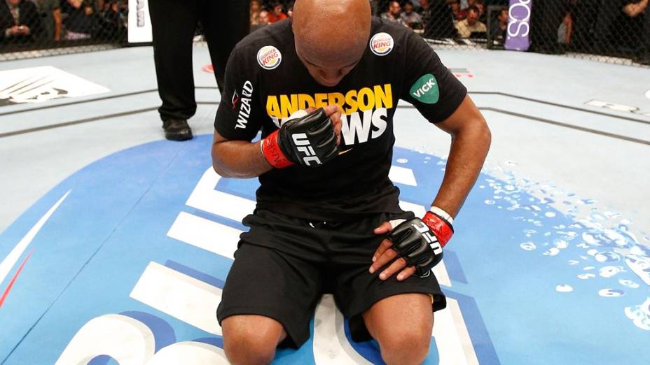 Anderson Silva é nocauteado por Chris Weidman no UFC 162, em Las Vegas