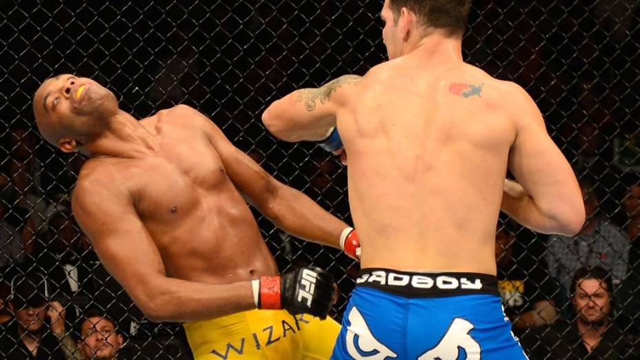 Anderson Silva é nocauteado por Chris Weidman no UFC 162, em Las Vegas