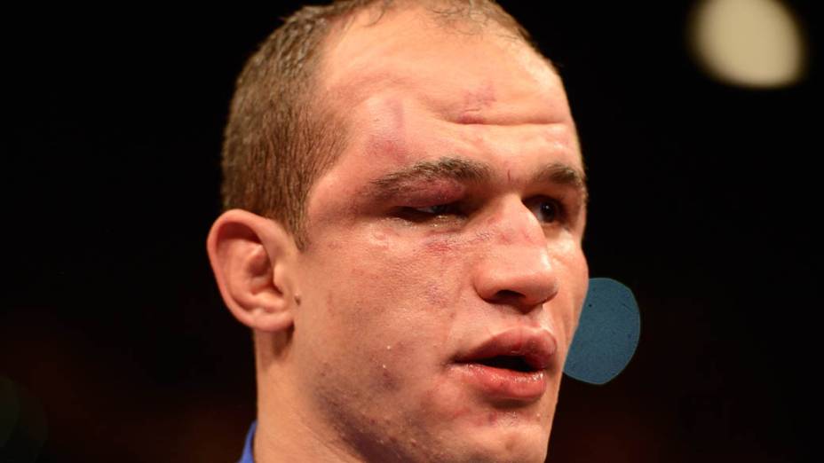 Júnior Cigano perde o cinturão dos pesados para Cain Velasquez no UFC 155, em Las Vegas