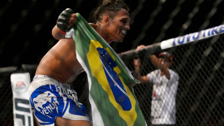 UFC Jaraguá 2: Charles do Bronx comemora