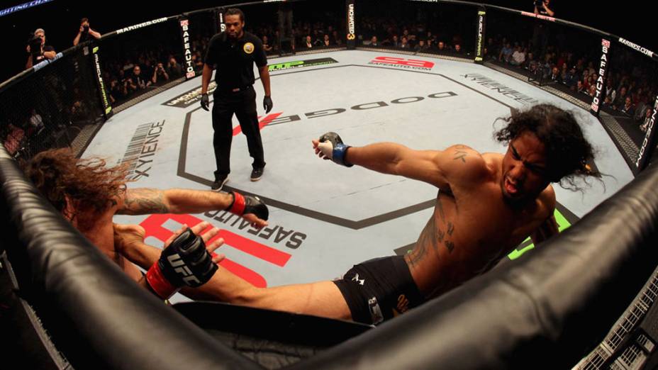 Benson Henderson e Clay Guida, durante luta no UFC - 12/11/2011