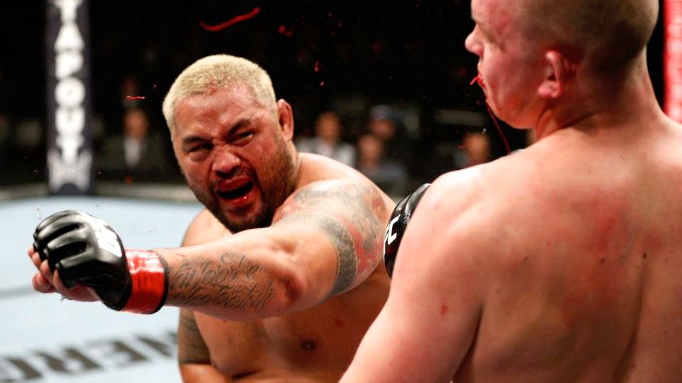 UFC no Japão: Mark Hunt consegue nocaute impressionante contra o gigante holandês Struve