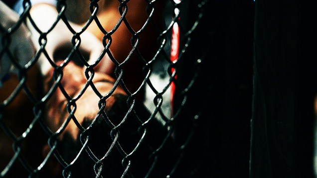 UFC Fight Night em Natal: lutador é atendido pelos médicos no octógono