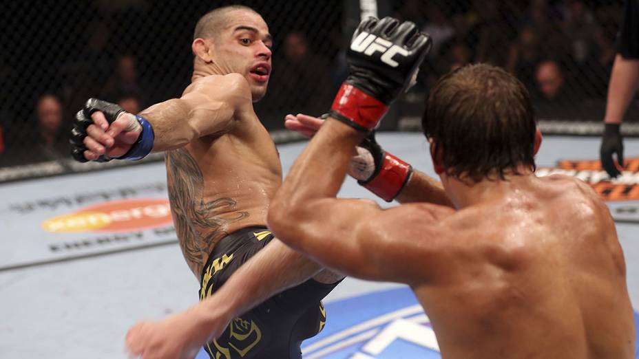Renan Barão conquista o cinturão dos pesos galos no UFC 149