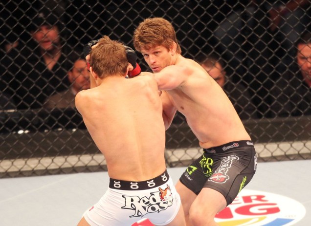 O americano Mike Pyle contra o brasileiro Ricardo Funch no UFC Rio 2012