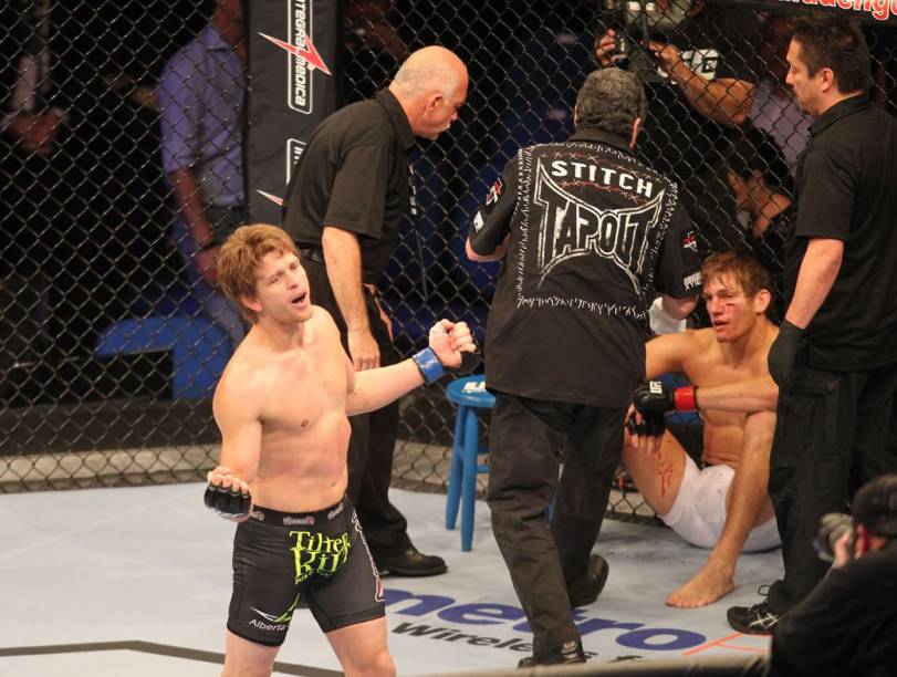 O americano Mike Pyle contra o brasileiro Ricardo Funch no UFC Rio 2012