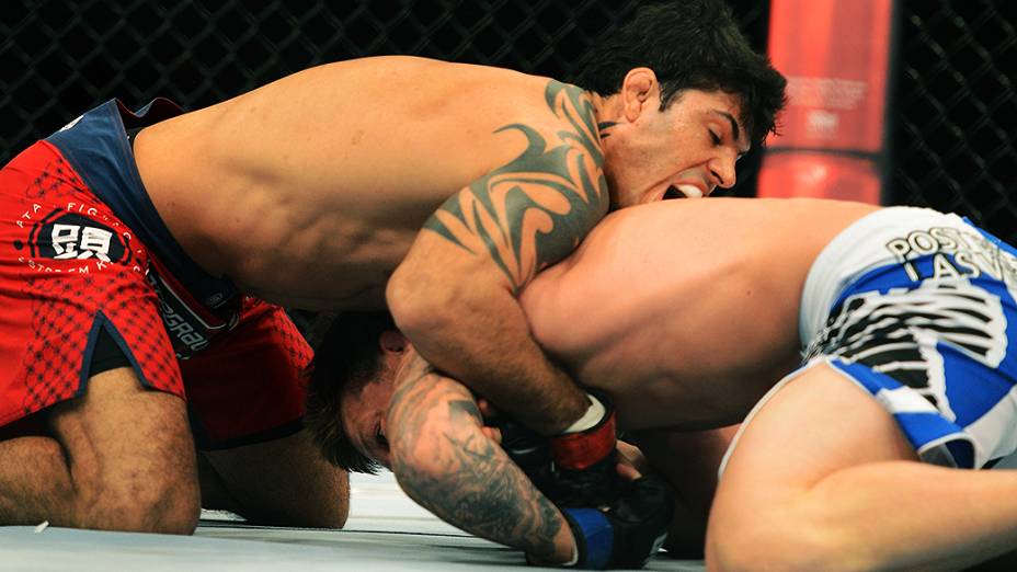 O brasileiro Viscardi Andrade vence a luta contra Bristol Marunde (EUA), no Ultimate Fighting que volta ao Rio de Janeiro (RJ), para o evento UFC 163, ou simplesmente UFC Rio 4