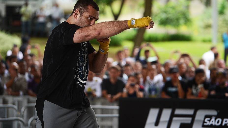 Gabriel Napão no treino livre do UFC, em São Paulo