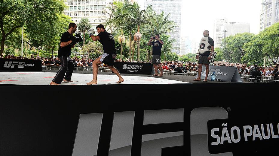 Treino do UFC no Vale do Anhangabaú, em São Paulo