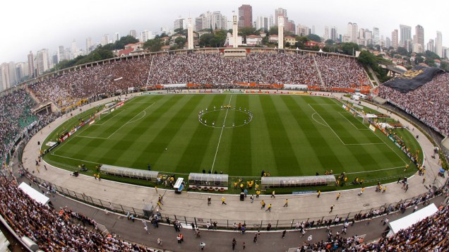 Vista geral do estádio do Pacaembu, em São Paulo, durante a partida entre Corinthians e Palmeiras, pelo Campeonato Brasileiro - 04/12/2011