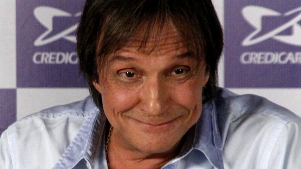 O cantor Roberto Carlos conseguiu proibir a venda da biografia 'Roberto Carlos em Detalhes'