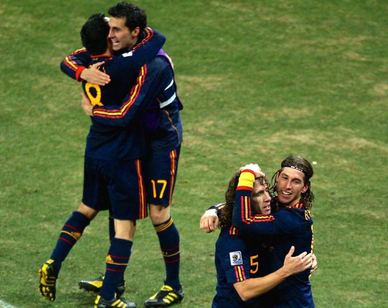 Rivais unidos na seleção espanhola: Iniesta, Arbeloa, Puyol e Ramos