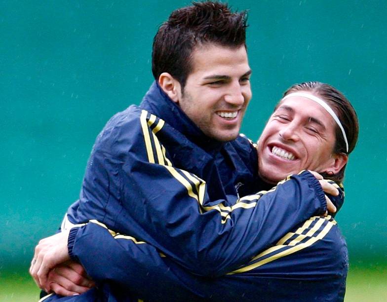 Rivais unidos na seleção espanhola: Fábregas e Ramos