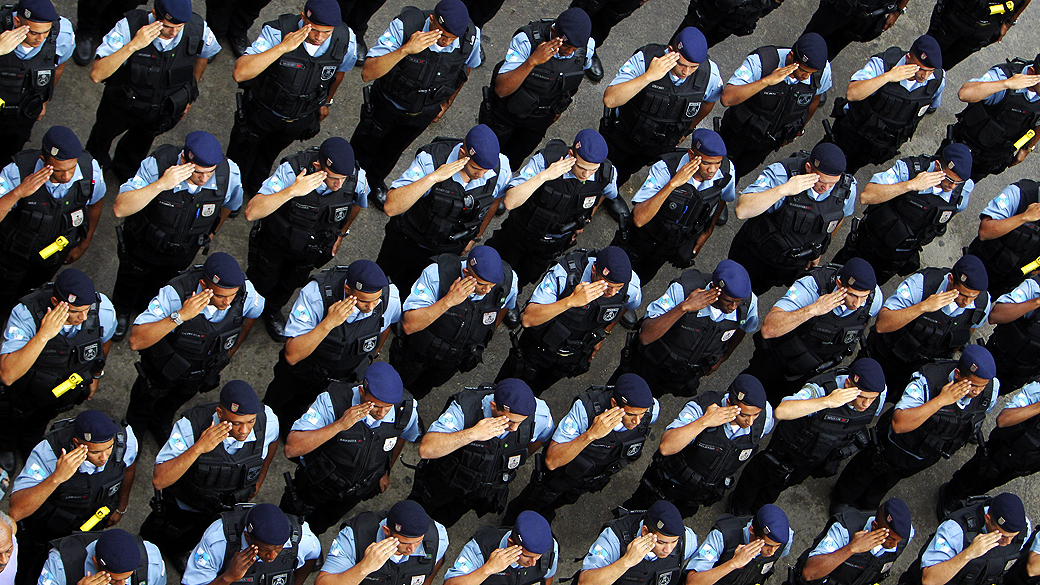 Policiais se reúnem nesta quinta-feira para a inauguração da UPP na favela da Rocinha, no Rio de Janeiro