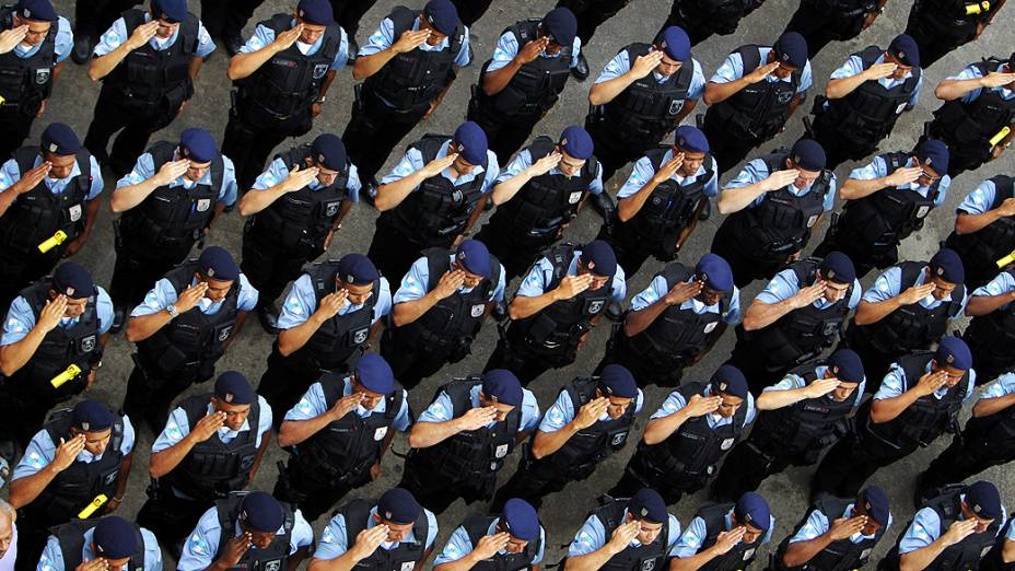 Policiais se reúnem nesta quinta-feira para a inauguração da UPP na favela da Rocinha, no Rio de Janeiro<br> <br>