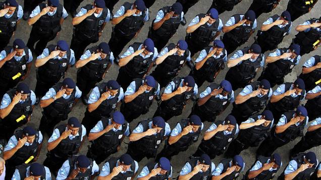 Policiais se reúnem nesta quinta-feira para a inauguração da UPP na favela da Rocinha, no Rio de Janeiro<br> <br>