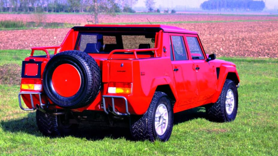 O Lamborghini LM002, que teve pouco mais de 300 exemplares fabricados entre 1986 e 1993