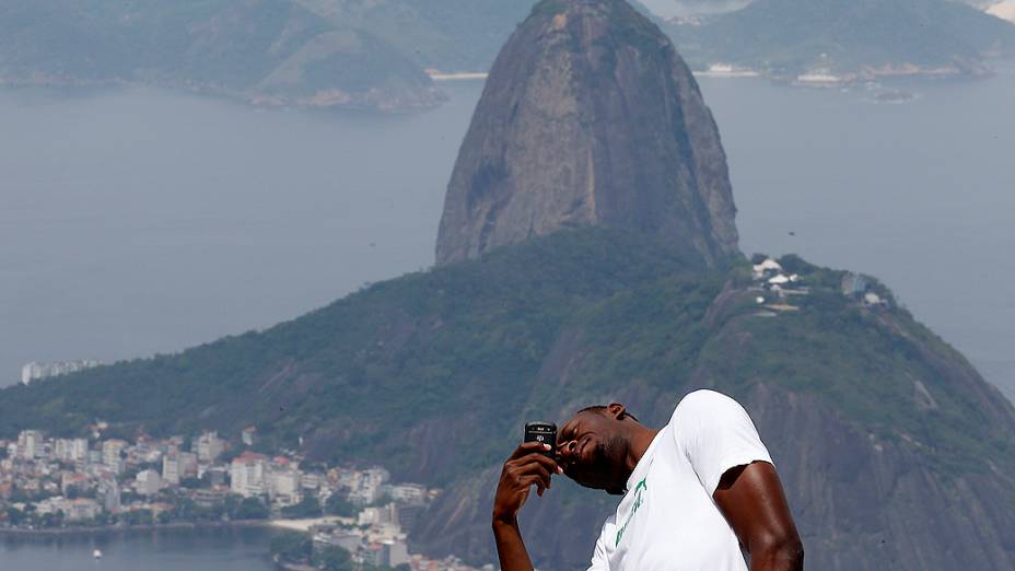 Usain Bolt visitou o Cristo Redentor na tarde desta terça-feira, 23