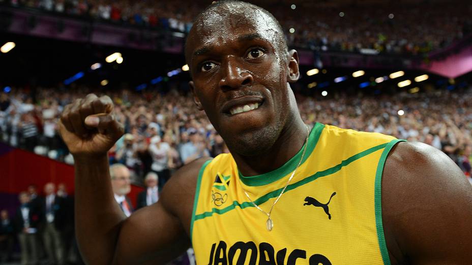 Usain Bolt comemora após vencer a final dos 200m em Londres