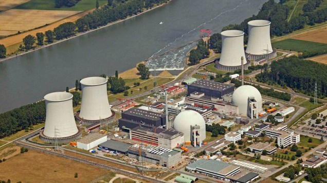 Usina nuclear na cidade de Biblis, Alemanha