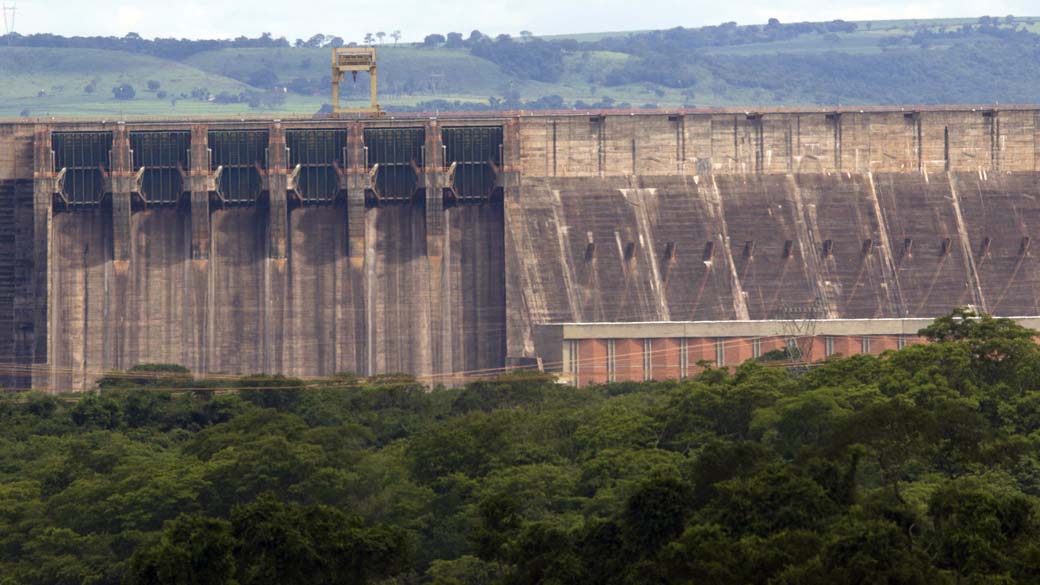 Barragem da hidroelétrica de Itumbiara, em Minas Gerais