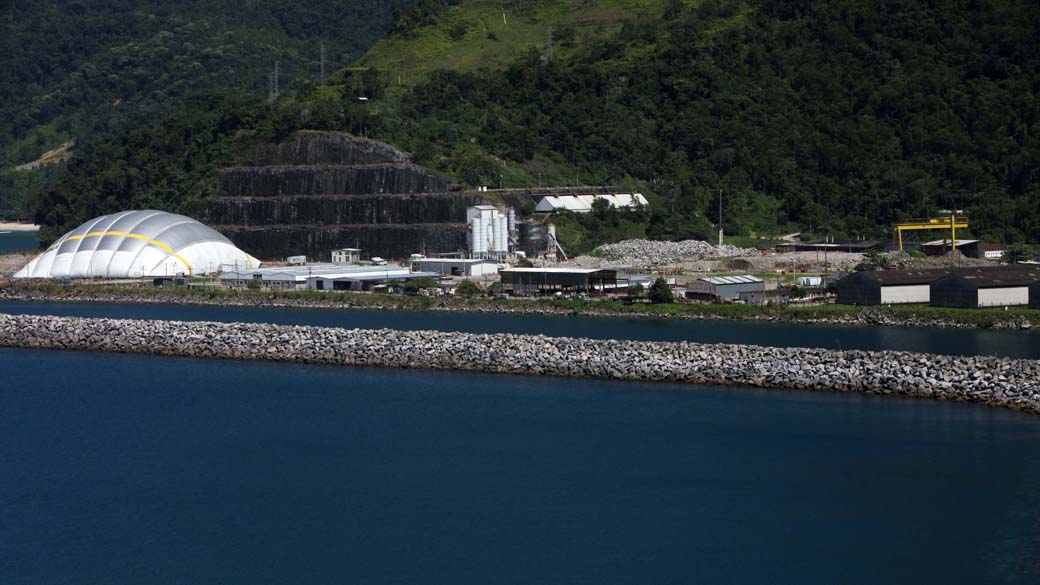 Obras da usina de Angra 3, no Rio de Janeiro: inauguração prometida para 2015
