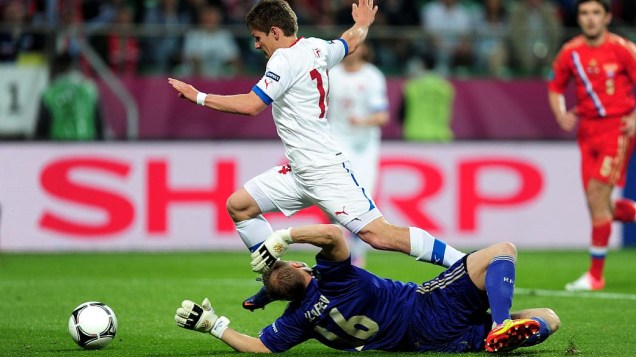 Vaclav Pilar driblou o goleiro russo para fazer o primeiro gol da República Checa
