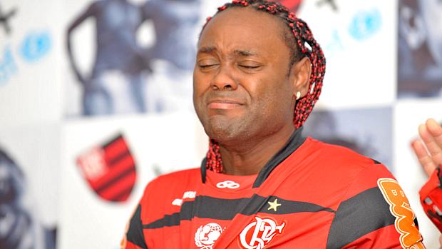 Vágner Love assinou com o Flamengo até dezembro de 2014