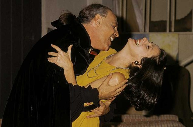 Ney Latorraca e Zezé Polessa na novela Vamp, da rede Globo, em 1991.