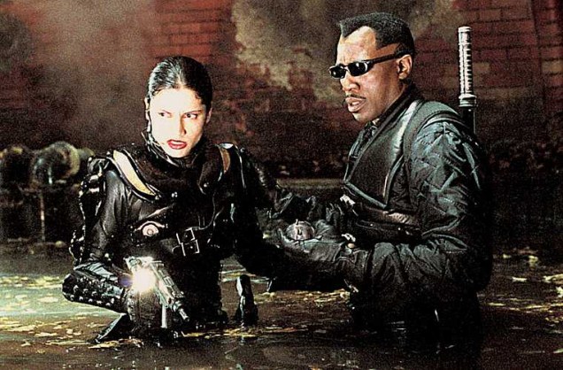 Leonor Varela e Wesley Snipes na segunda versão de Blade, O Caçador de Vampiros, de Guillermo del Toro, em 2002.