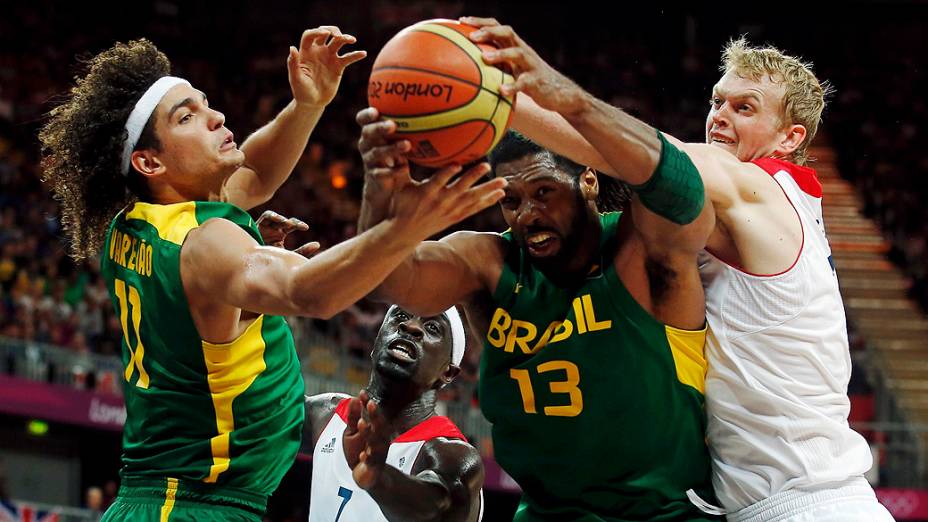 Seleção brasileira enfrenta Grã-Bretanha no basquete masculino, em 31/07/2012