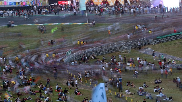 Movimentação no primeiro dia do Lollapalooza no Autódromo de Interlagos, em São Paulo