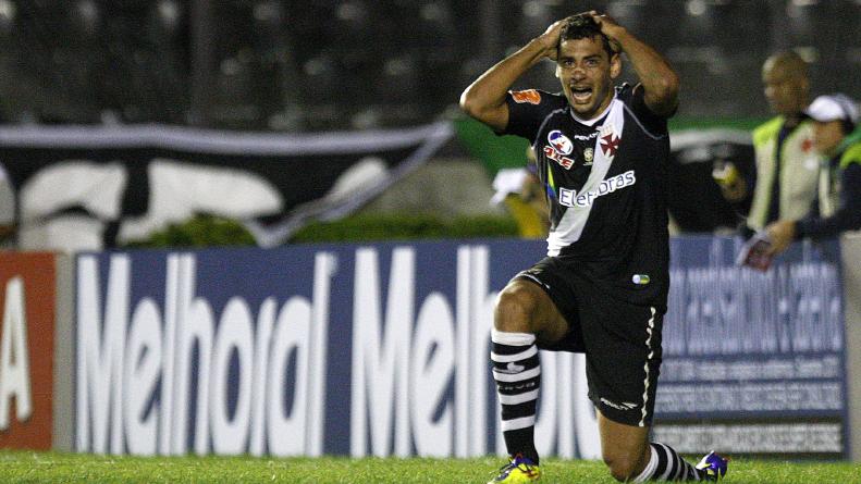 Empate com Atlético-GO recoloca Vasco na liderança