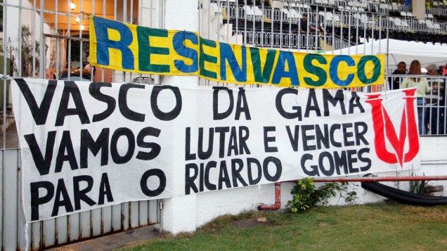 Torcedores do Vasco colocam faixa em apoio ao técnico Ricardo Gomes, durante partida contra o Ceará, pelo Campeonato Brasileiro - 31/08/2011
