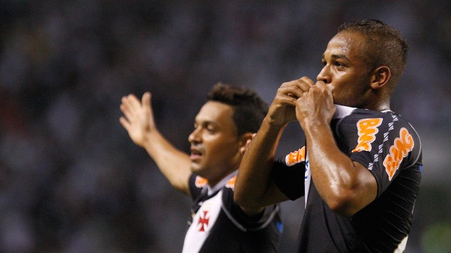 Felipe Bastos, do Vasco, comemora gol contra o Botafogo, em partida pelo Campeonato Brasileiro - 13/11/2011