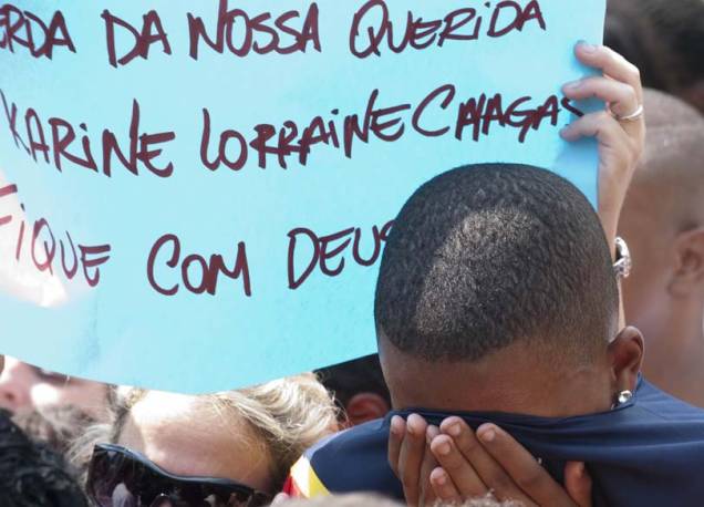 Enterro da estudante Karine Lorraine Chagas de Oliveira de 14 anos, no Rio de Janeiro Enterro da estudante Karine Lorraine Chagas de Oliveira de 14 anos, no Rio de Janeiro