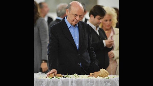 José Serra comparece ao velório da apresentadora Hebe Camargo no Palácio dos Bandeirantes em São Paulo