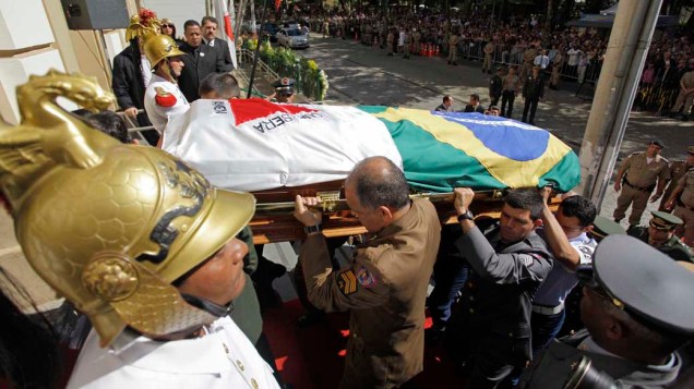 O corpo do ex- presidente Itamar Franco chega para ser velado na Câmara Municipal de Juiz de Fora, Minas Gerais