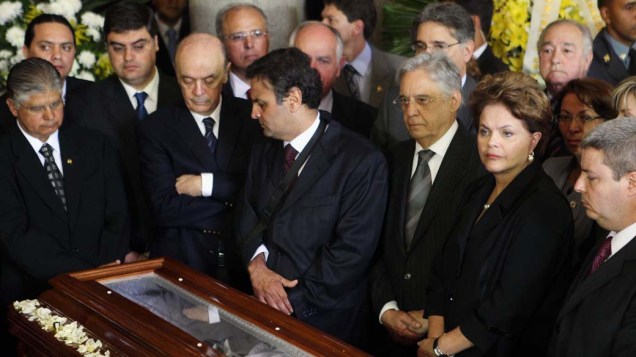 José Serra, Aécio Neves, Fernando Pimentel, FHC e a presidente Dilma Rousseff no velório do ex-presidente Itamar Franco no Palácio da Liberdade, Belo Horizonte